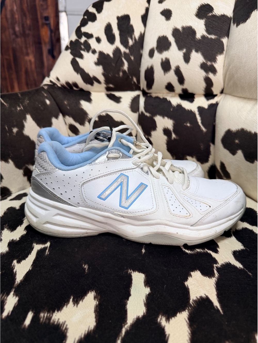 New Balance White and Light Blue Athletic Sneakers Size 9